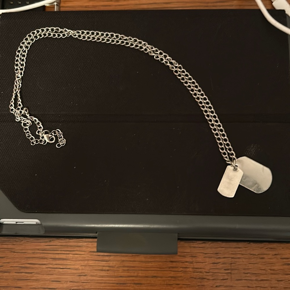 Chain with plain tags